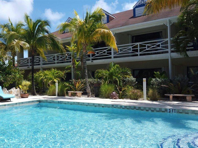 Caribbean Paradise Inn Грейс-Бэй Экстерьер фото