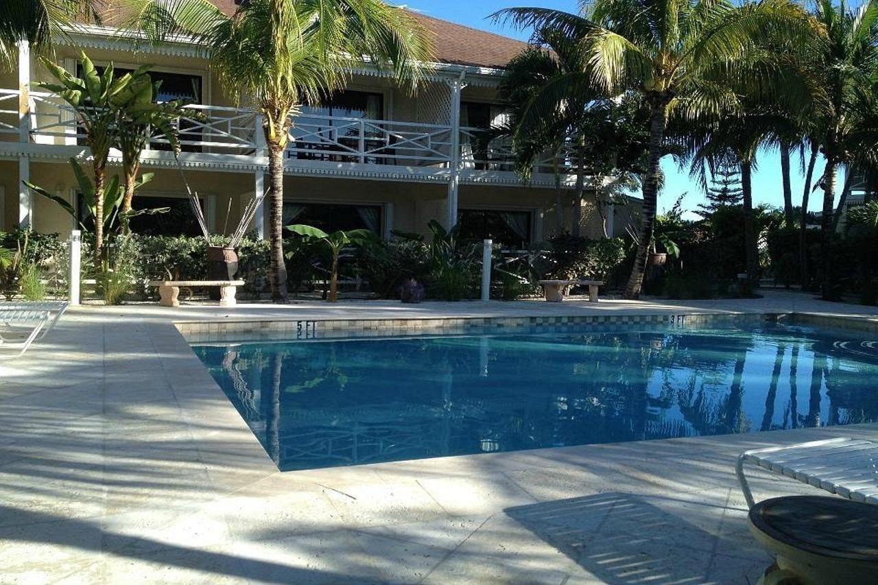 Caribbean Paradise Inn Грейс-Бэй Экстерьер фото
