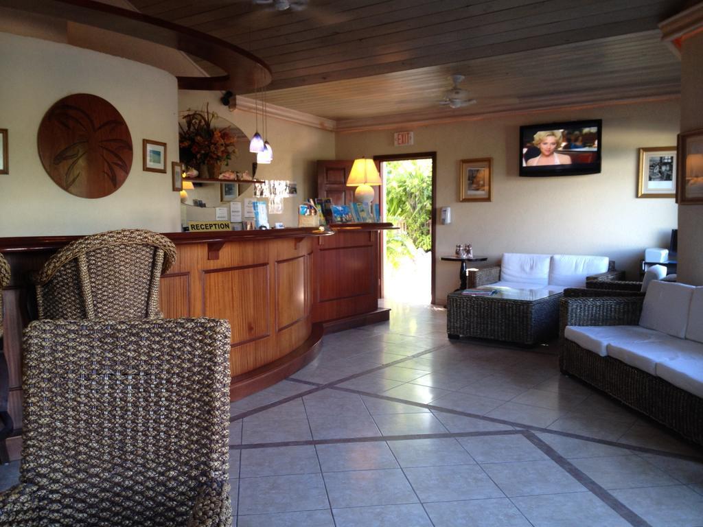 Caribbean Paradise Inn Грейс-Бэй Экстерьер фото