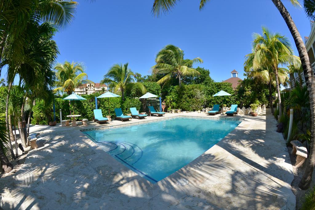 Caribbean Paradise Inn Грейс-Бэй Экстерьер фото