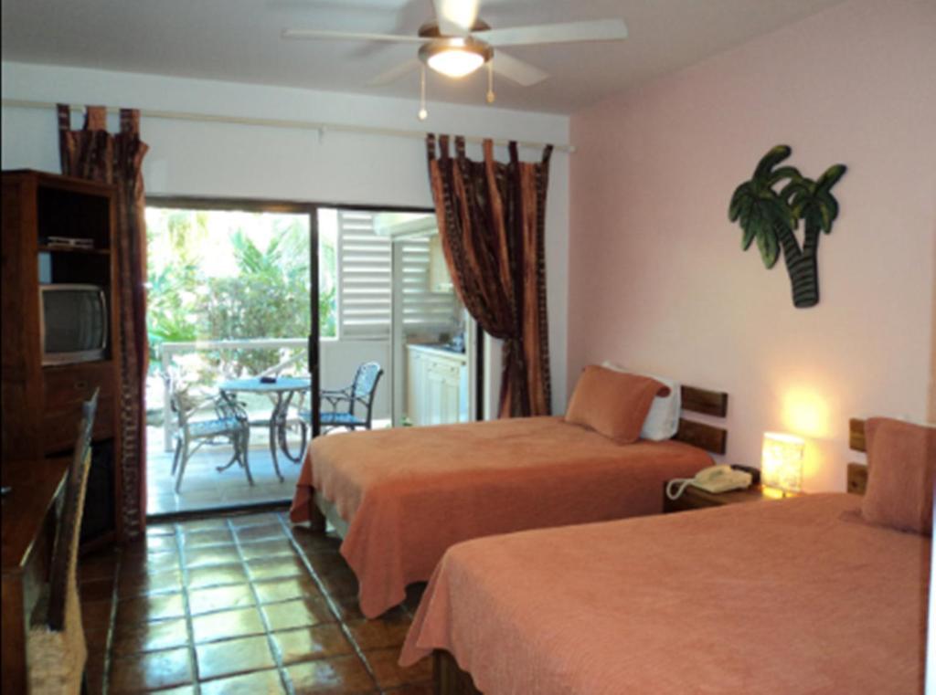 Caribbean Paradise Inn Грейс-Бэй Номер фото