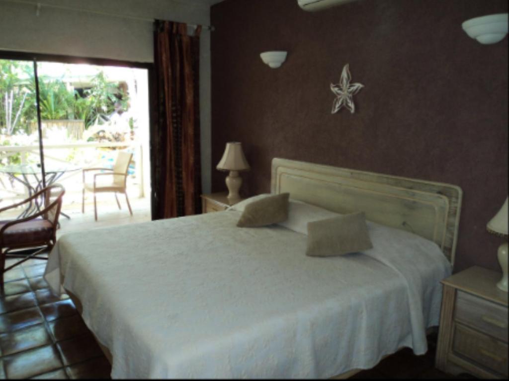 Caribbean Paradise Inn Грейс-Бэй Номер фото