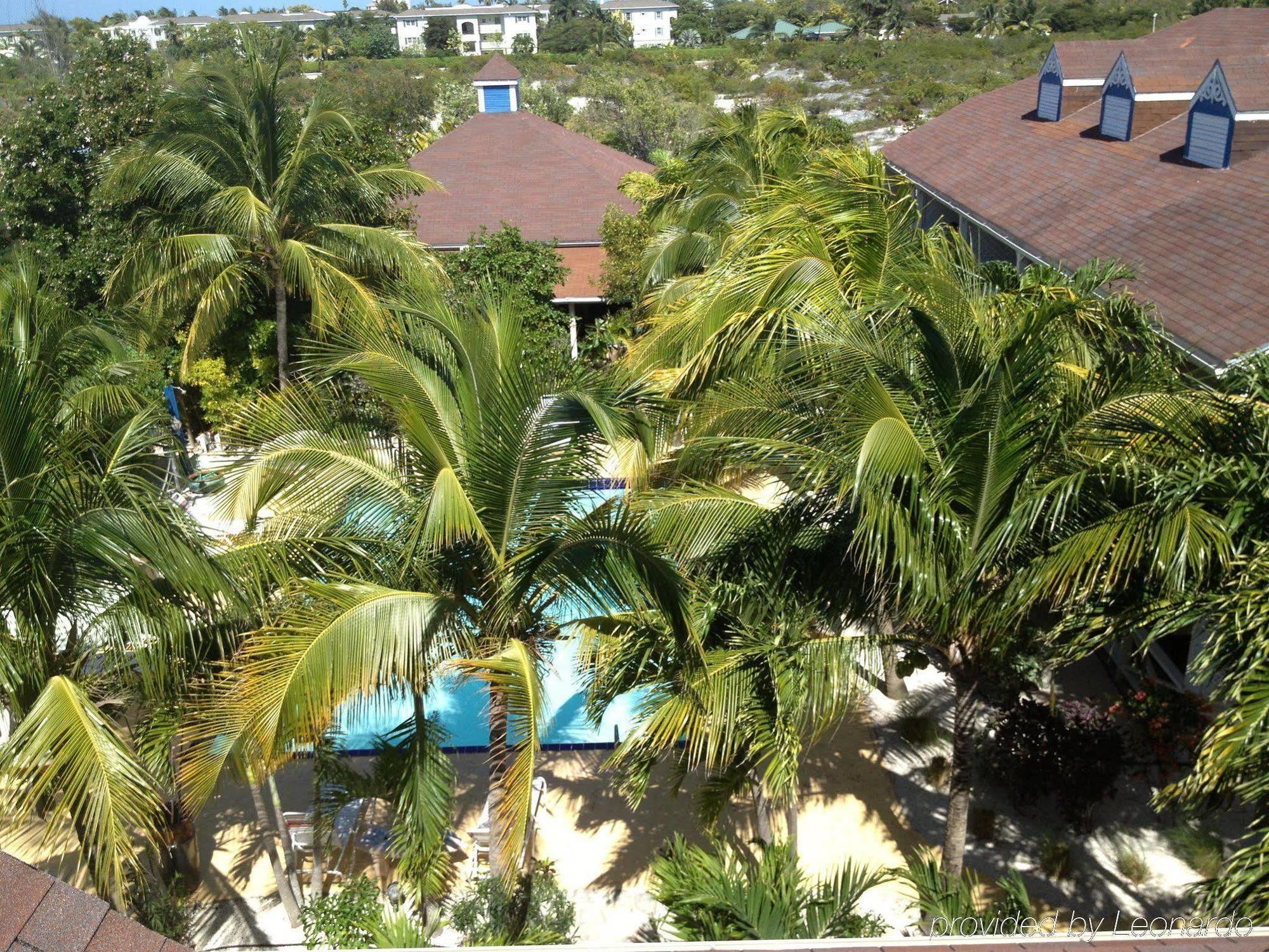 Caribbean Paradise Inn Грейс-Бэй Экстерьер фото