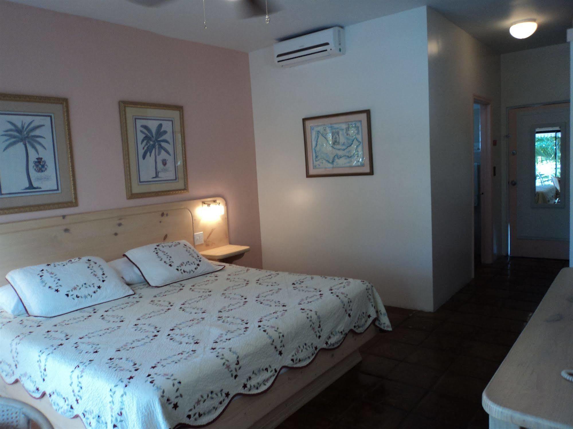 Caribbean Paradise Inn Грейс-Бэй Экстерьер фото